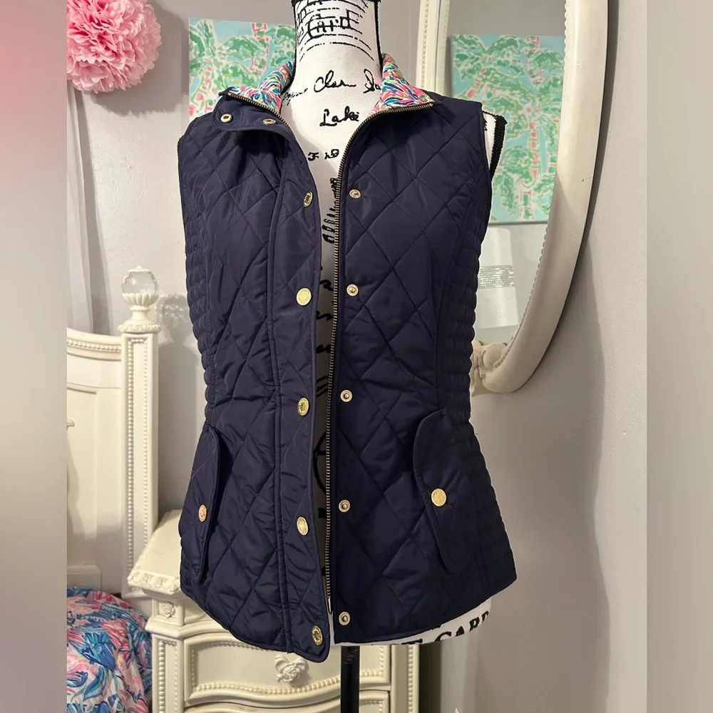 Lilly Pulitzer navy quilted vest - Picture 3 of 13
